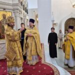 Архиепископ Фома совершил Литургию в Никольском соборе и поздравил настоятеля с юбилеем